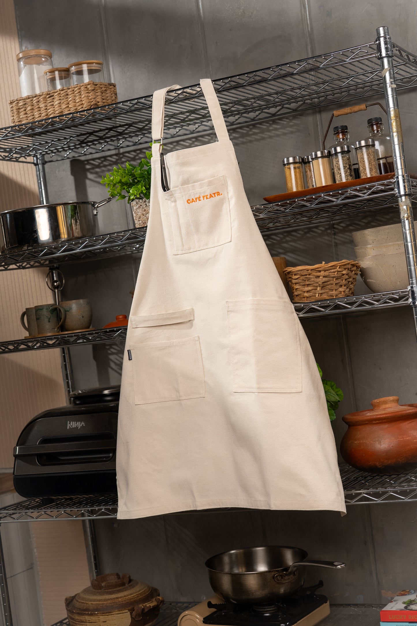 Maja Blanca Apron